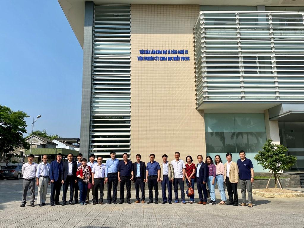 Đoàn công tác của Viện Hàn lâm KH&CN Việt Nam và UBND tỉnh Thừa Thiên Huế đến thăm các đơn vị của Bảo tàng Thiên nhiên Việt Nam đóng tại tỉnh Thừa Thiên Huế