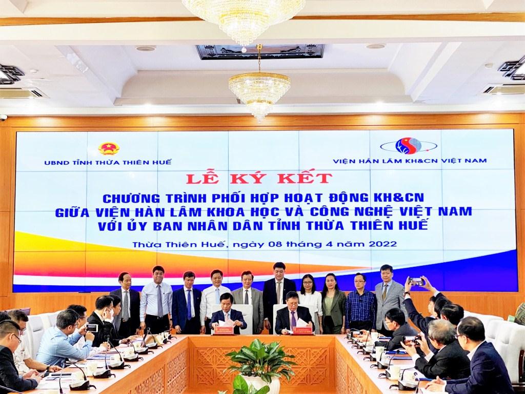 Hội nghị Tổng kết và Ký kết Chương trình phối hợp hoạt động KH&CN giữa Viện Hàn lâm Khoa học và Công nghệ Việt Nam với Ủy ban nhân dân tỉnh Thừa Thiên Huế